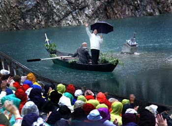 Jos Cura, conducto and singerr, Sinfornia Varsovia, 2002, Dalhalla, Sweden.