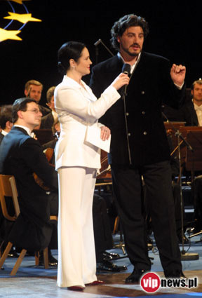 Jos Cura, conductor, Sinfornia Varsovia, 2002, Warsaw, Poland for Europe.