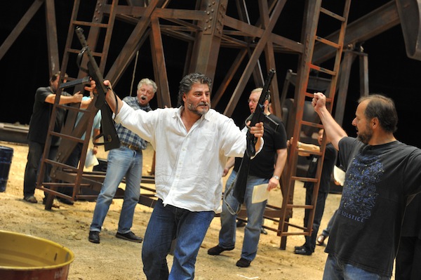 Jos Cura as stage designer and director in the 2010 Karlsruhe production of Samson et Dalila.
