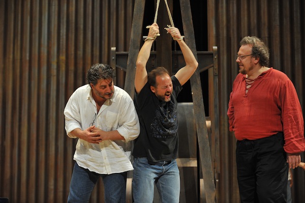 Jos Cura as stage designer and director in the 2010 Karlsruhe production of Samson et Dalila.