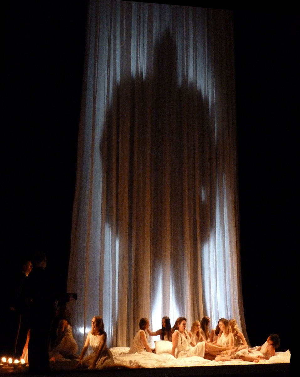  Jos Cura's  production of Samson et Dalila in Karlsruhe 2010.