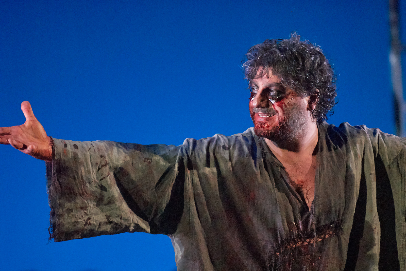 Curtain Call and Backstage Photos of Jos Cura after his production of Samson et Dalila, Karlsruhe, 2010.