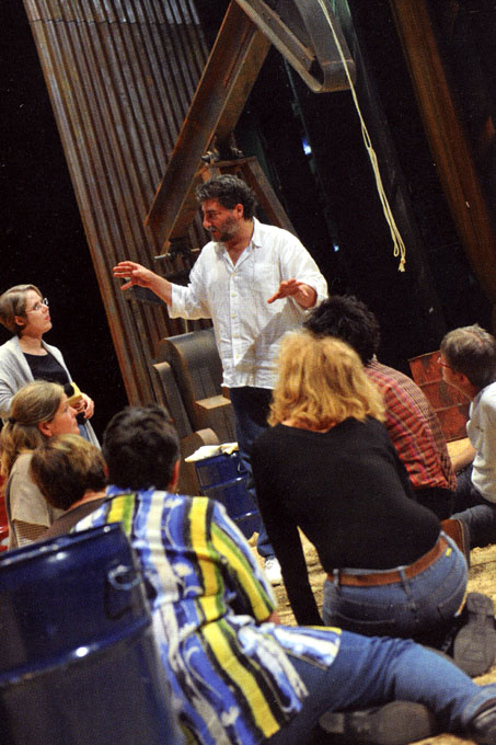 Jos Cura as stage designer and director in the 2010 Karlsruhe production of Samson et Dalila.