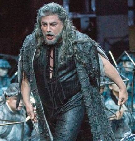 Jos Cura starring as Samson in the 2015 Beijing Opera production of Samsone et Dalila