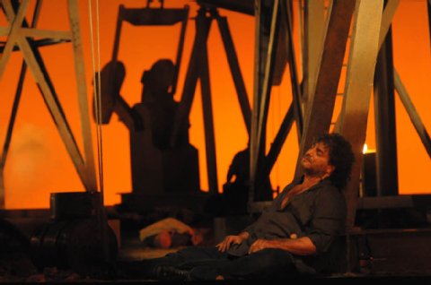  Jos Cura's  production of Samson et Dalila in Karlsruhe 2010.