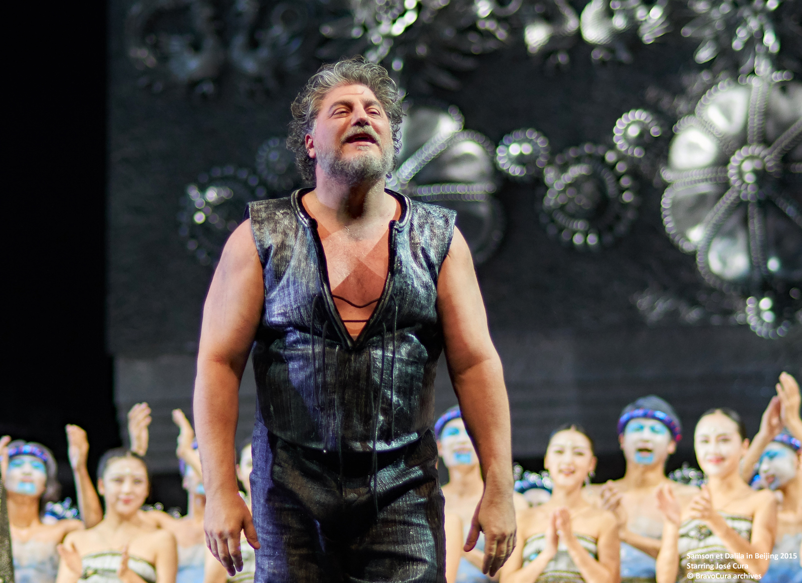 Jos Cura starring as Samson in the 2015 Beijing Opera production of Samsone et Dalila