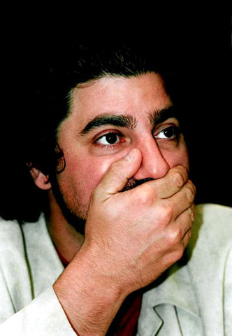 José Cura reacts during press conference in Hungary 2001
