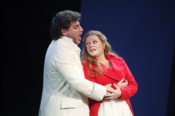Jos Cura stars as Andrea Chnier in the Liceu production, with Deborah Voigt