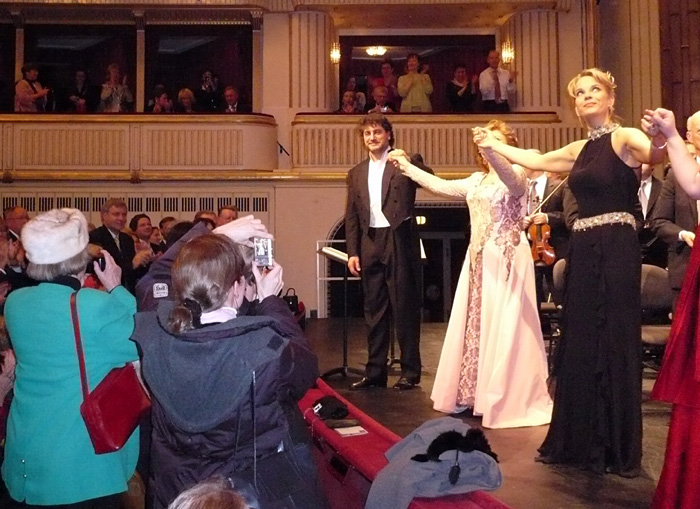 Jos Cura during curtain call at Vienna Staatsoper after Norma
